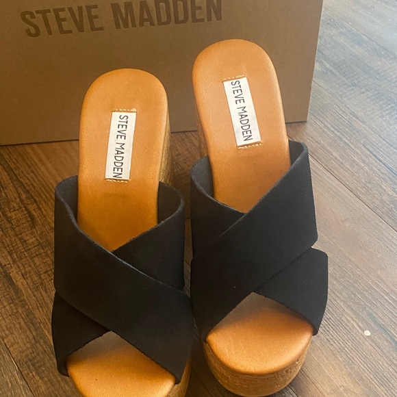 Steve Madden Black Suede Platform Sandals - Picture 4 of 10